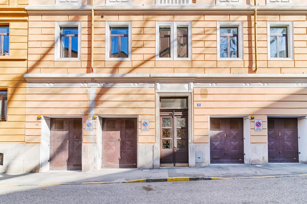 Frida Apartment Nuovo Luminoso Con Vista Aperta Трієст Екстер'єр фото